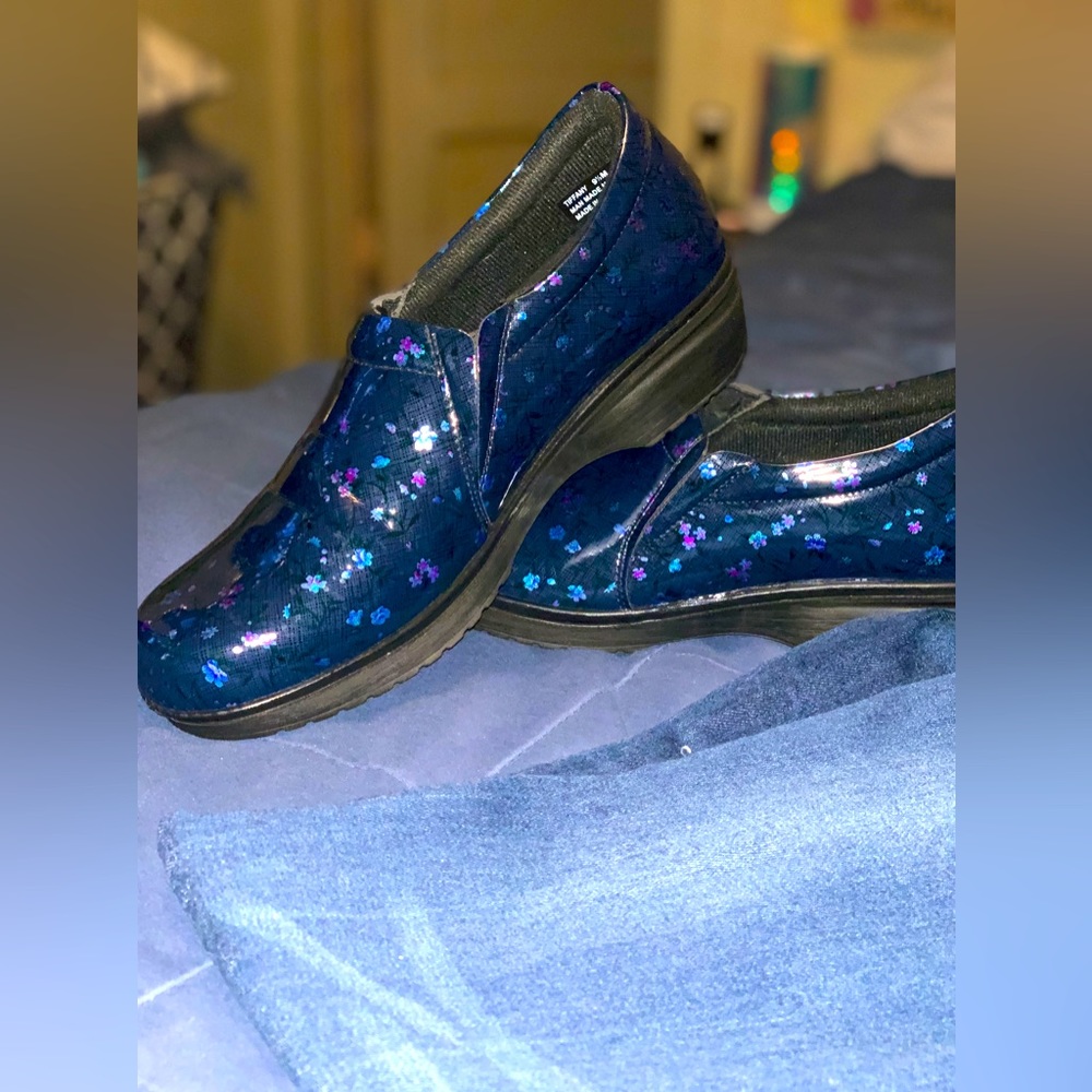 Easy Street non slip work shoes
